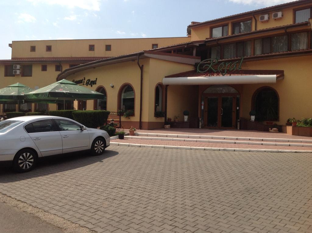 Hotel Royal Urziceni Exterior foto