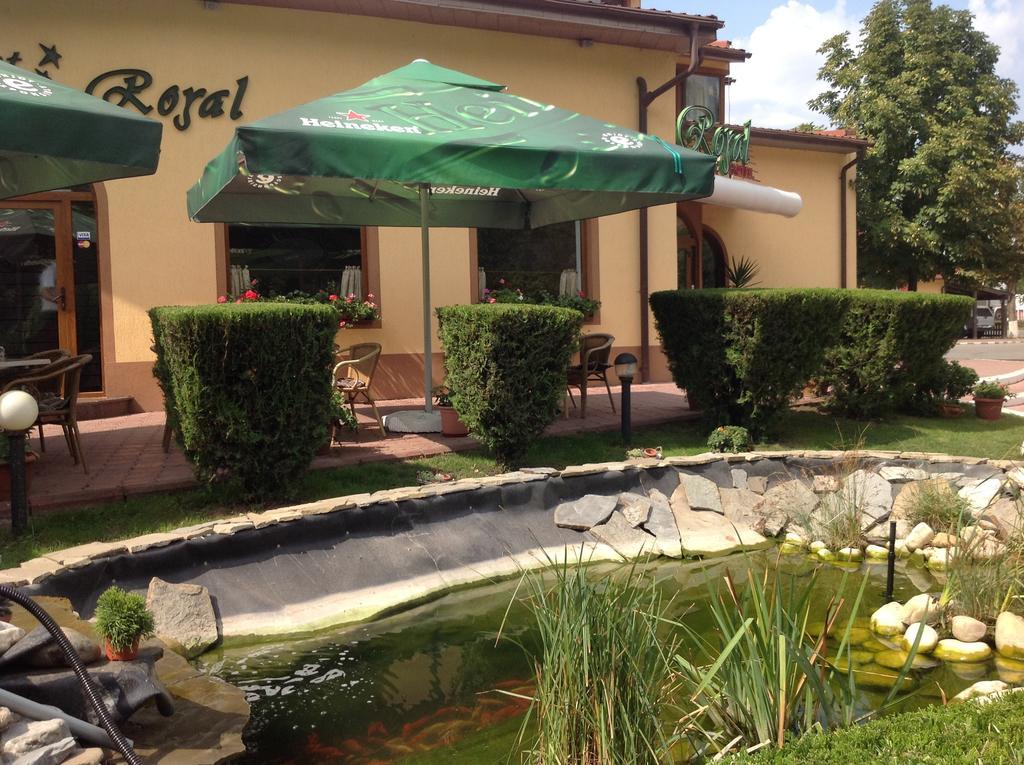 Hotel Royal Urziceni Exterior foto